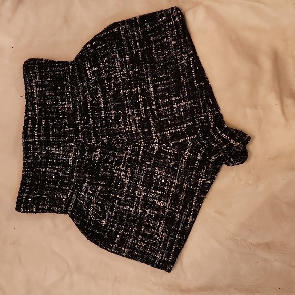 SARAVIVI shorts - Picture 1 of 4